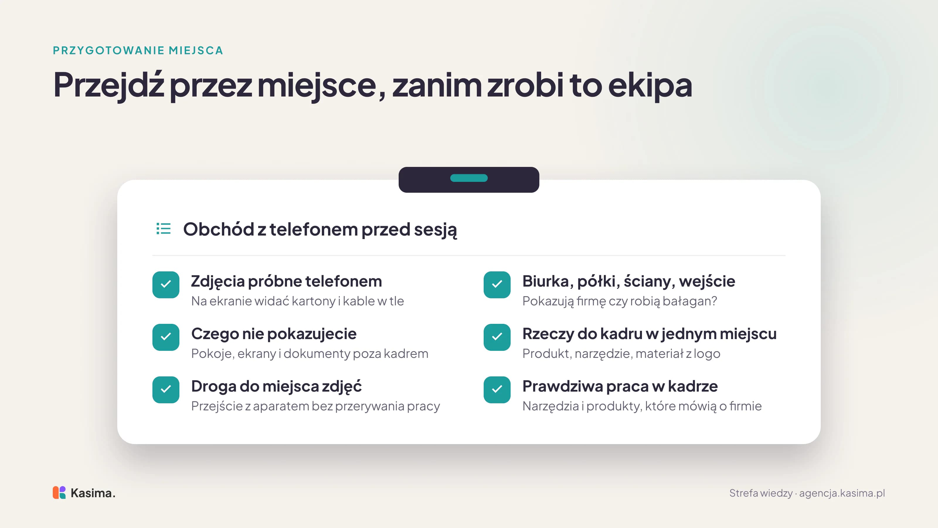 Karta do odhaczenia przed sesją: zdjęcia próbne telefonem, na których widać kartony i kable w tle, przegląd biurek, półek, ścian i wejścia, pokoje, ekrany i dokumenty, których nie pokazujecie, rzeczy do kadru zebrane w jednym miejscu, droga do miejsca zdjęć bez przerywania pracy oraz narzędzia i produkty, które zostają w kadrze, bo mówią o prawdziwej pracy.